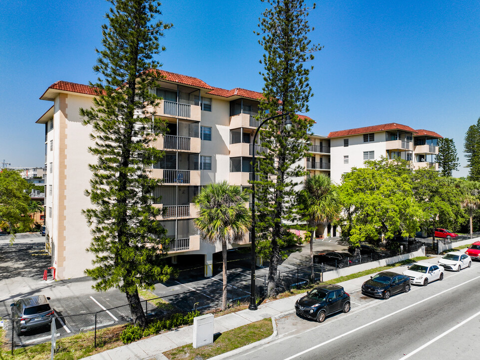 Coronado Towers in North Miami, FL - Building Photo