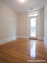 658 Massachusetts Ave, Unit 4 in Boston, MA - Foto de edificio - Building Photo