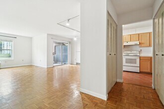 1111 River Rd in Edgewater, NJ - Building Photo - Building Photo