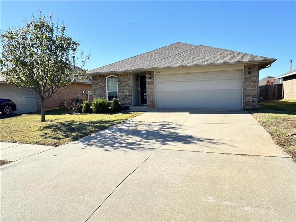 2508 Caribou Ct in Norman, OK - Building Photo