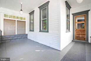 208 S Atlantic Ave in Haddonfield, NJ - Building Photo