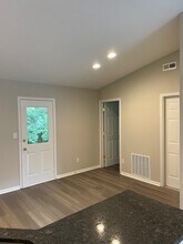 10750 N Park Ave in Carmel, IN - Foto de edificio - Building Photo