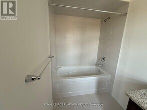 43 Mckernan Ave. in Brantford, ON - Building Photo - Building Photo