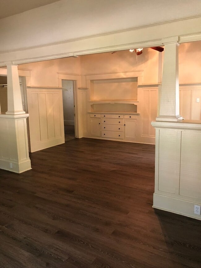 property at 737-735 W 2nd St