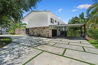 7521 SW 56th St in Miami, FL - Building Photo - Building Photo