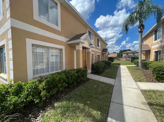 1621 Fluorshire Dr in Brandon, FL - Foto de edificio - Building Photo