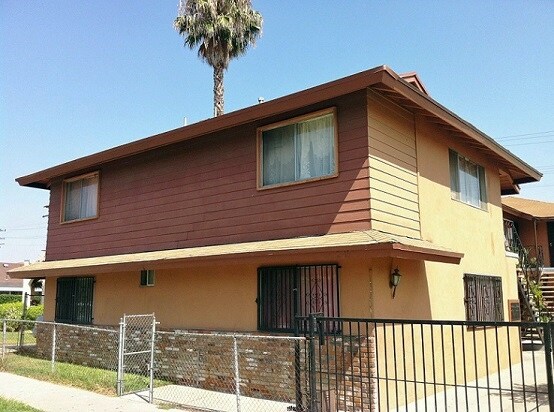 2715 E 57th St in Huntington Park, CA - Building Photo