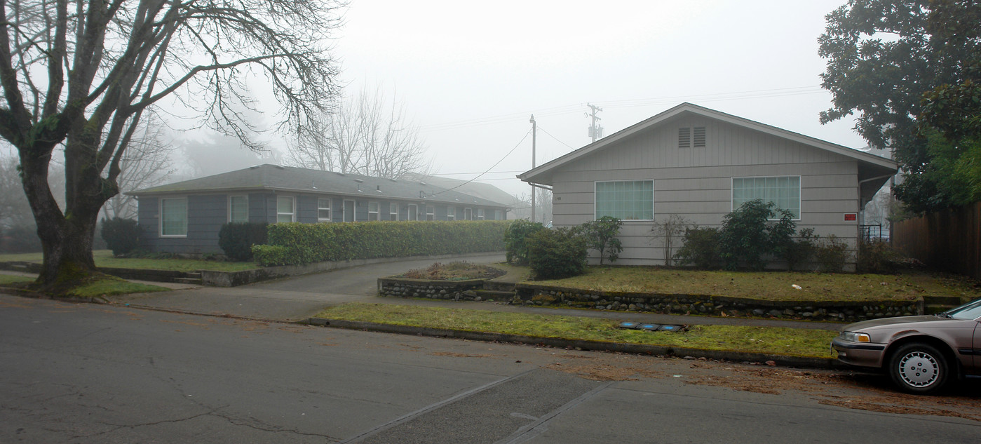 421-429 C St in Springfield, OR - Building Photo