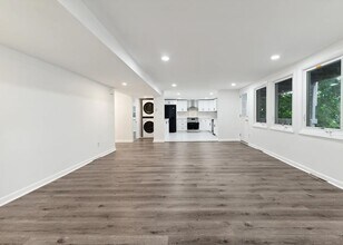 79 NJ-5 in Edgewater, NJ - Building Photo - Building Photo