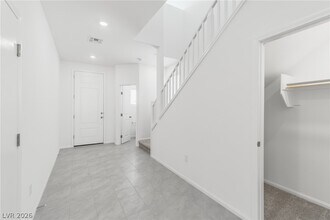 7406 S Pioneer Way in Las Vegas, NV - Building Photo - Building Photo