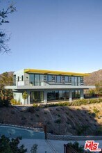 27349 Old Chimney Rd in Malibu, CA - Building Photo - Building Photo