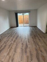 990 W L St in Springfield, OR - Building Photo - Building Photo