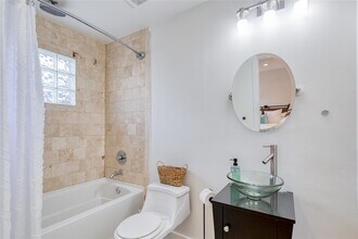 2526 Durwood St, Unit 107 in Austin, TX - Building Photo - Building Photo