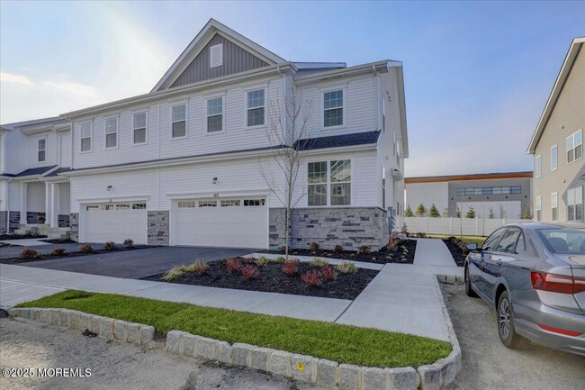 169 Woolley Ct in Ocean Township, NJ - Foto de edificio - Building Photo