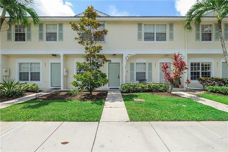 5660 NW 98th Way in Coral Springs, FL - Building Photo