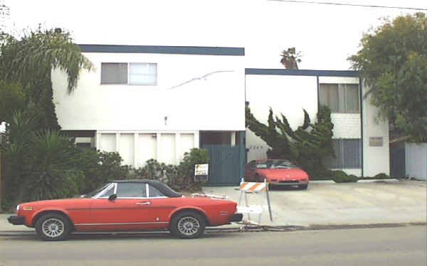 2243 Abbott St in San Diego, CA - Foto de edificio