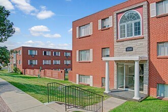 Bristol Square in Colorado Springs, CO - Building Photo - Building Photo
