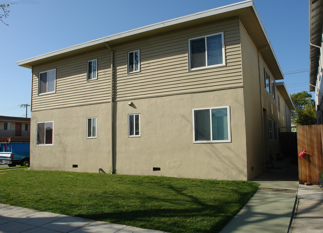 1125 College Ave in San Mateo, CA - Foto de edificio - Building Photo