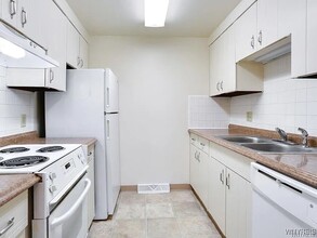 1 Greenwich Dr in Buffalo, NY - Building Photo - Building Photo