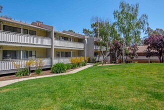 Lafayette Highlands in Lafayette, CA - Building Photo - Building Photo