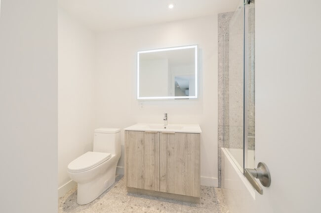 Le Cent Dix in Verdun, QC - Building Photo - Interior Photo