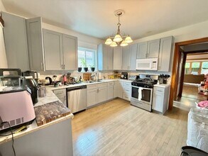 5137 W Henderson St in Chicago, IL - Building Photo - Building Photo