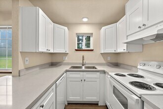 Firwood Grove Apartment LLC in Lacey, WA - Building Photo - Building Photo