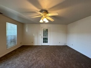 1851 Waters Edge Dr in Clarksville, TN - Building Photo - Building Photo