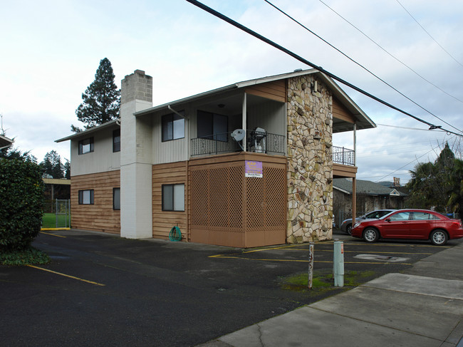 Westside Manor in Roseburg, OR - Building Photo - Building Photo