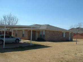 Bronte Duplexes in Bronte, TX - Foto de edificio - Building Photo