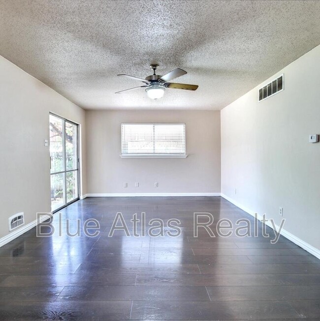 9914 Brockbank Dr in Dallas, TX - Building Photo - Building Photo