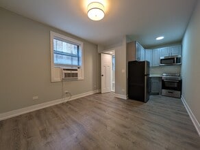 515 W Belmont Ave in Chicago, IL - Building Photo - Building Photo