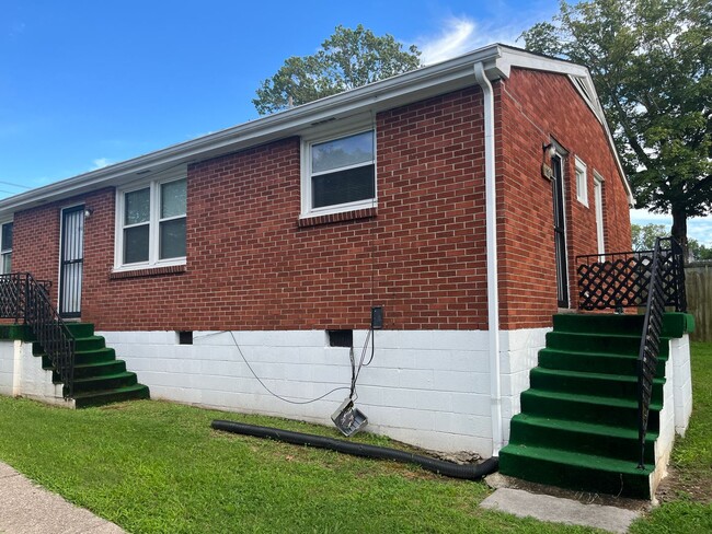 1908 Riverside Dr in Nashville, TN - Building Photo - Building Photo