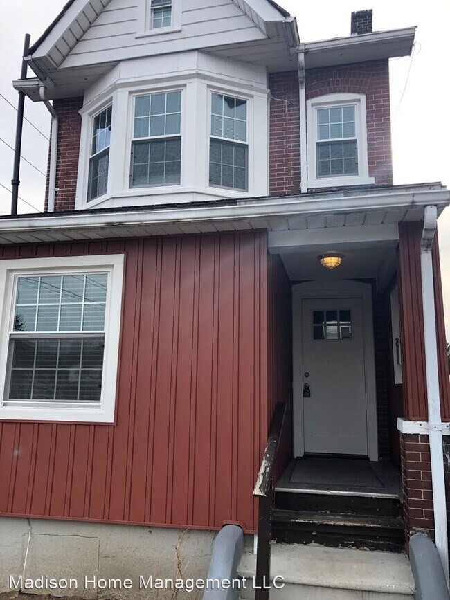 202 N 5th St in Emmaus, PA - Building Photo - Building Photo