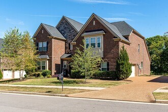 9810 Glenmore Ln in Brentwood, TN - Building Photo - Building Photo