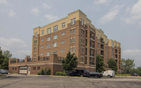 Park Place Condominiums I in Elk Grove Village, IL - Foto de edificio - Building Photo