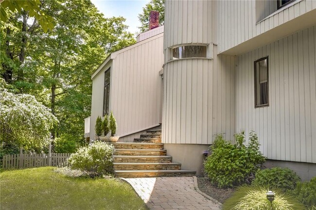 67 Tranquility Rd in Suffern, NY - Building Photo - Building Photo