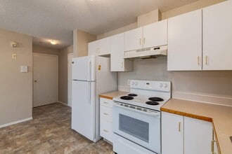 Amberwynd Apartments in Spruce Grove, AB - Building Photo - Building Photo