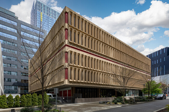 1800 Terry Tower in Seattle, WA - Building Photo - Building Photo