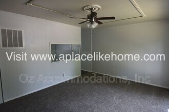5010 Valley Ln in St. Joseph, MO - Building Photo - Building Photo