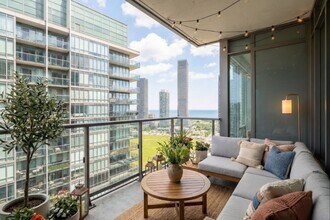 88 Park Lawn Rd in Toronto, ON - Building Photo - Building Photo