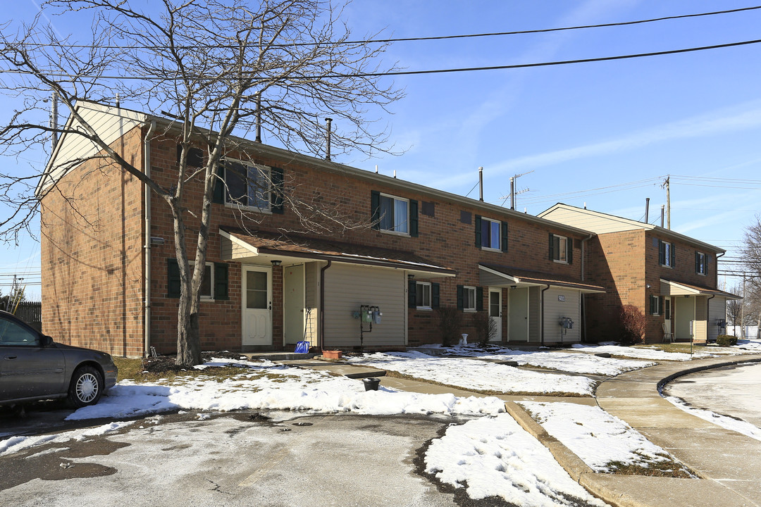 Westlake Gardens in Lorain, OH - Foto de edificio