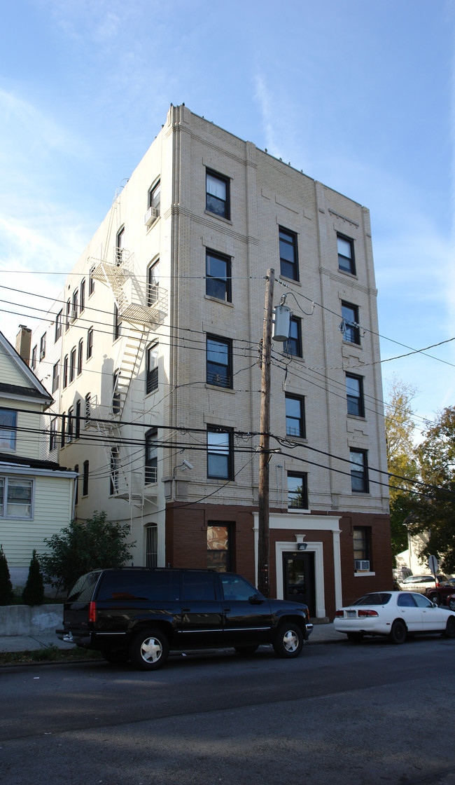 60 Post St in Yonkers, NY - Foto de edificio - Building Photo