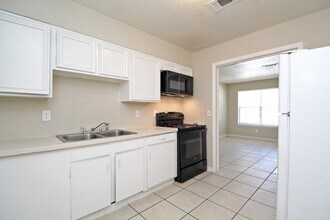 10151 Guidy Ln-Unit -F-2 in Pensacola, FL - Building Photo - Building Photo