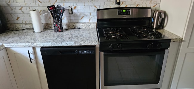 102 Batiste Garden Cir in Jonesboro, GA - Foto de edificio - Building Photo