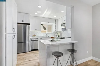 499 Camelback Rd in Pleasant Hill, CA - Foto de edificio - Building Photo