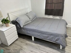 245 NW 32nd St in Miami, FL - Building Photo - Building Photo