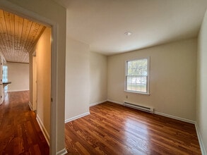 7121 Quaker Neck Rd in Chestertown, MD - Foto de edificio - Building Photo