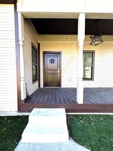 696 E 9th St in Upland, CA - Foto de edificio - Building Photo