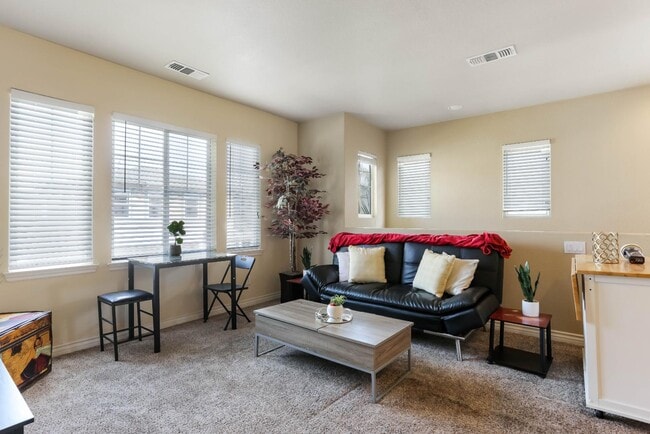 3170 Levante St in Carlsbad, CA - Building Photo - Building Photo